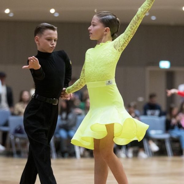 Eight dances to Ukraine