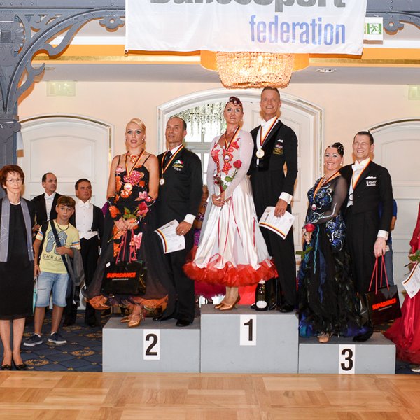 Erste Goldmedaille geht an Ehepaar Bickers 