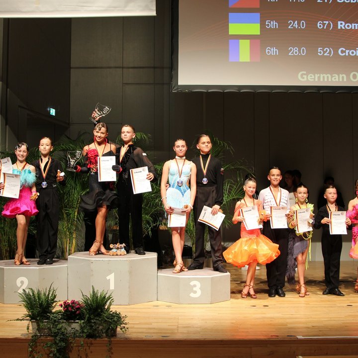 FEATHER BOAS TAKE THE FLOOR