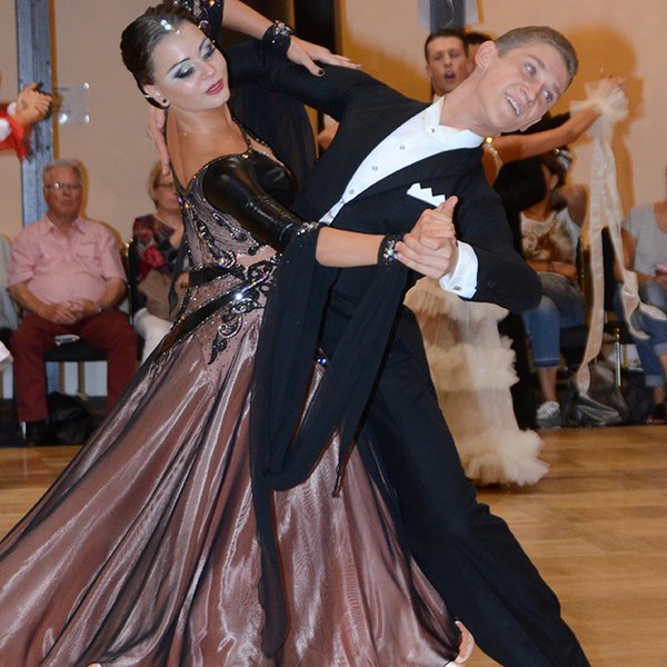 Erstes Jugend-Gold für Semen Khrzhanovskiy/Vitalina Bunina